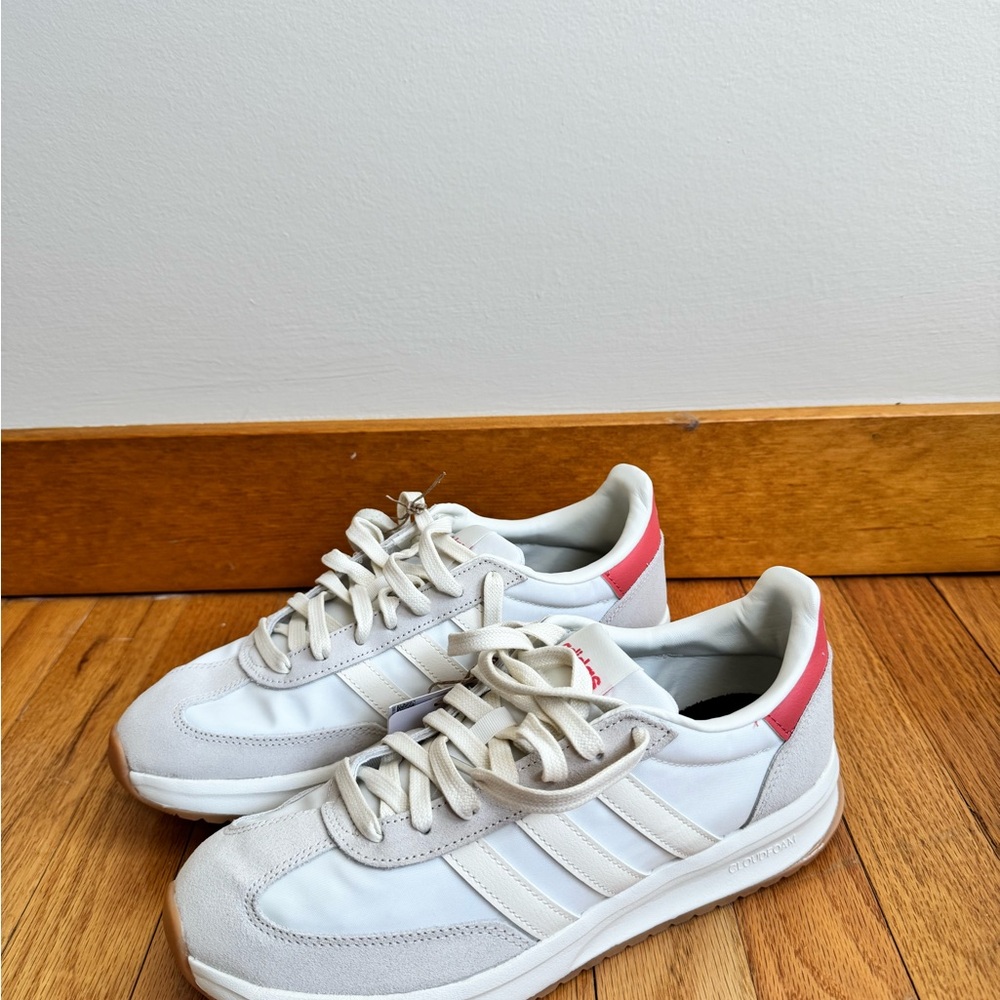 Adidas RUN 70s 2.0 'White Beige Red'
JH7323 (WMNS size 9)